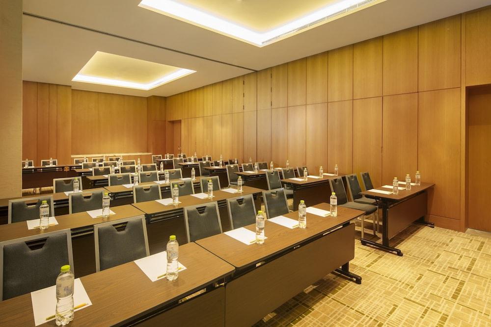Hilton Garden Inn Нинбо Экстерьер фото