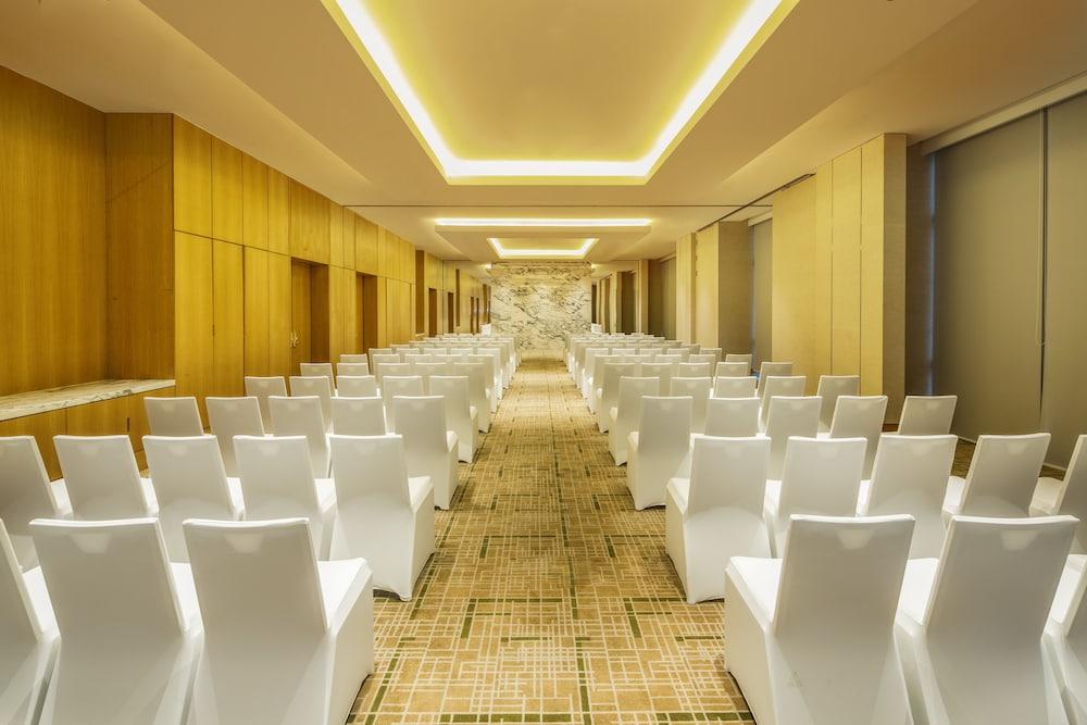 Hilton Garden Inn Нинбо Экстерьер фото