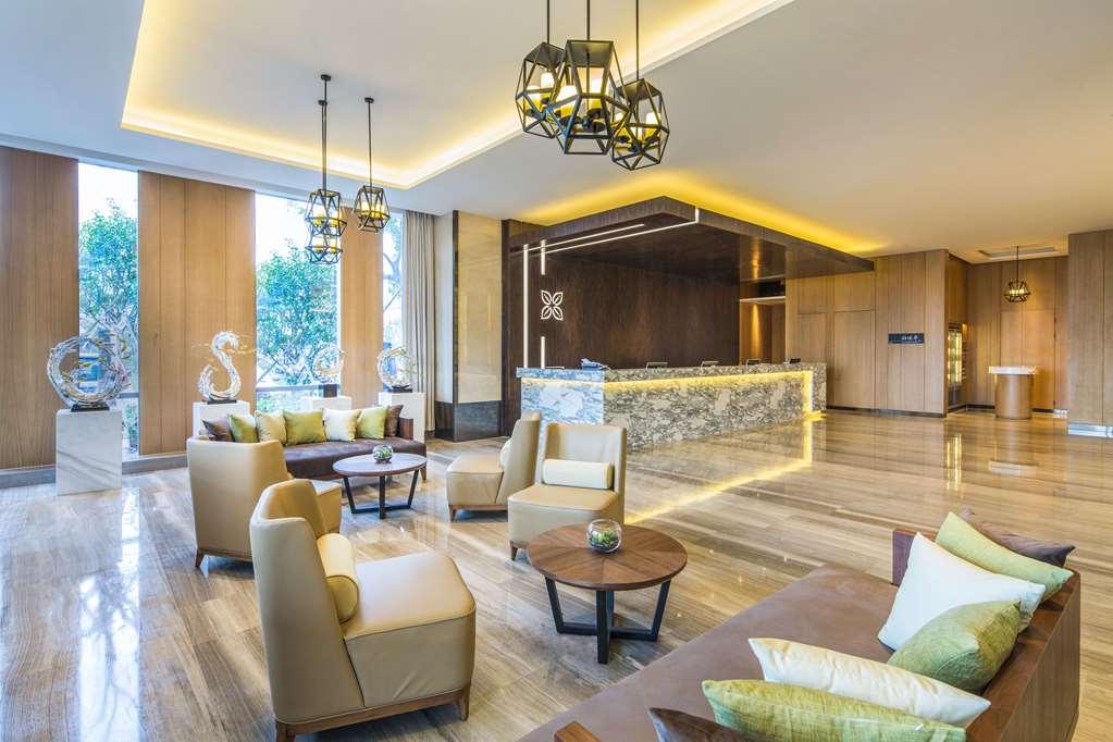 Hilton Garden Inn Нинбо Интерьер фото